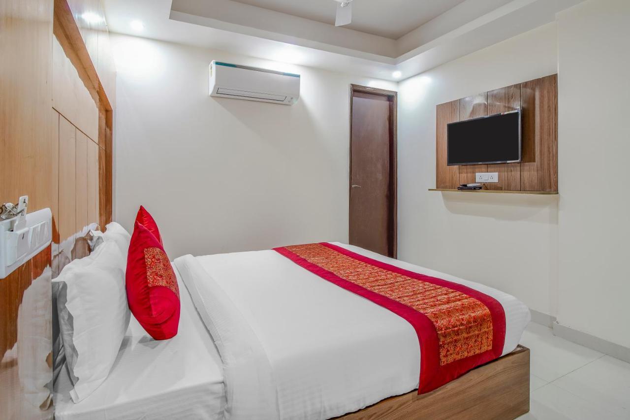 Hotel Classic New Delhi Exterior photo